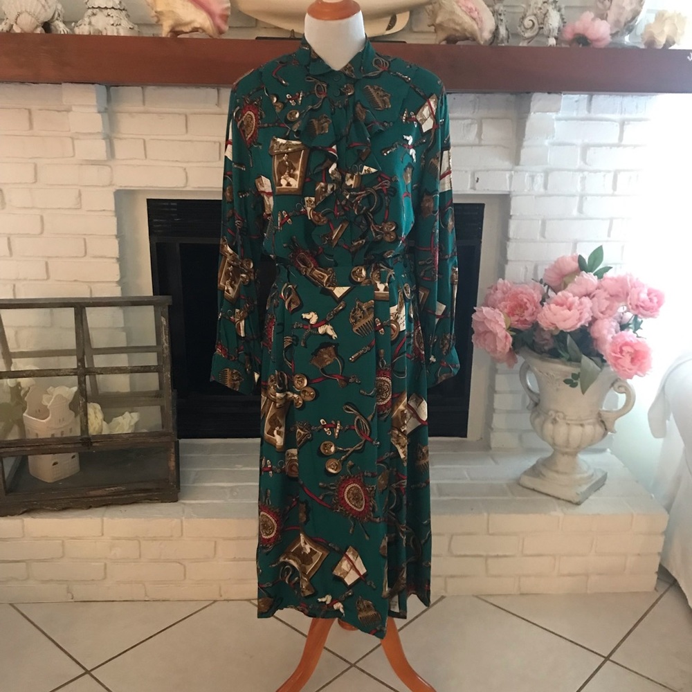 Vintage CHAUS petite Large equestrian green blouse and matching skirt sz12 /14.